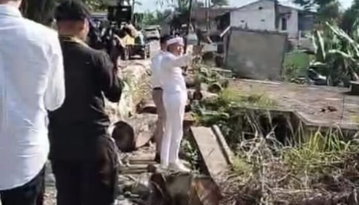 Gubernur Jabar KDM Cek Langsung Kerusakan Jalan Nyalindung – Sagaranten Akibat Bencana Alam