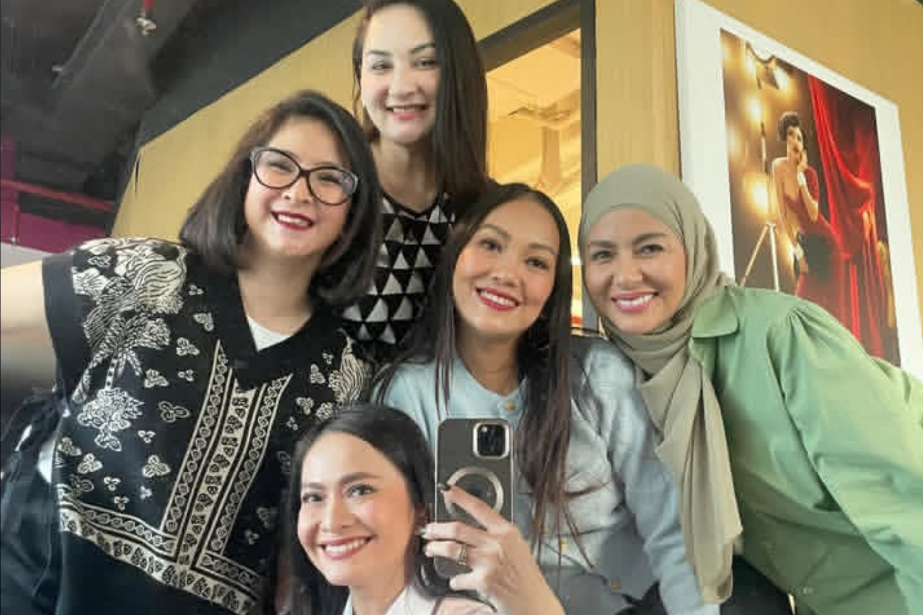 Mom Sweet Moms jadi Persahabatan Emak-emak Seleb dengan Misi Positif