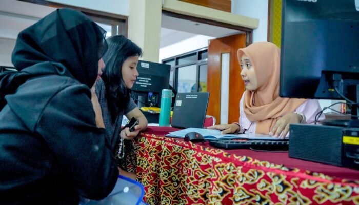 Pendaftaran SPMB di Jabar Hari Pertama Diserbu