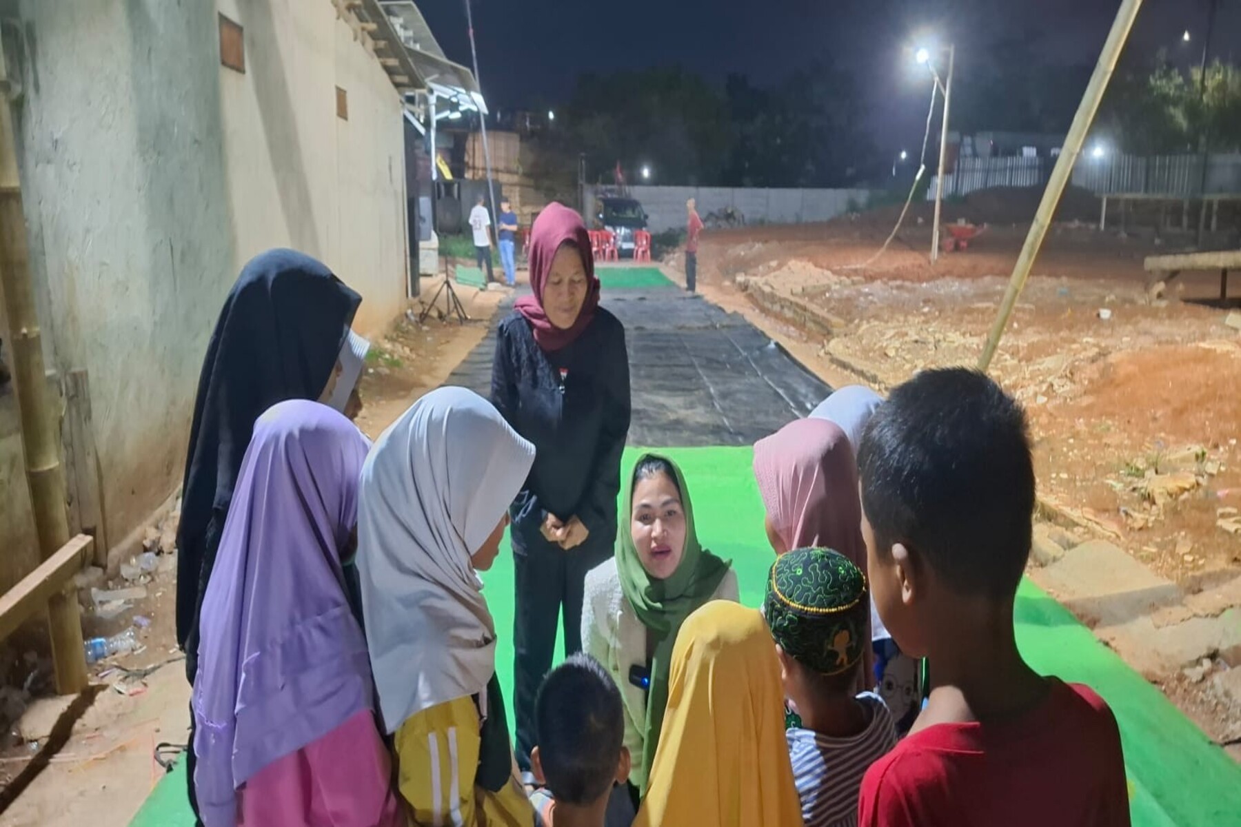 Warga Kebun Sayur Digusur, Artis Camelia Panduwinata Lubis Menangis
