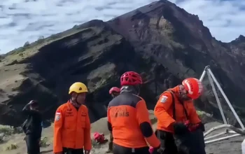 Wisatawan Brasil Terjatuh di Gunung Rinjani, Evakuasi Terkendala Cuaca