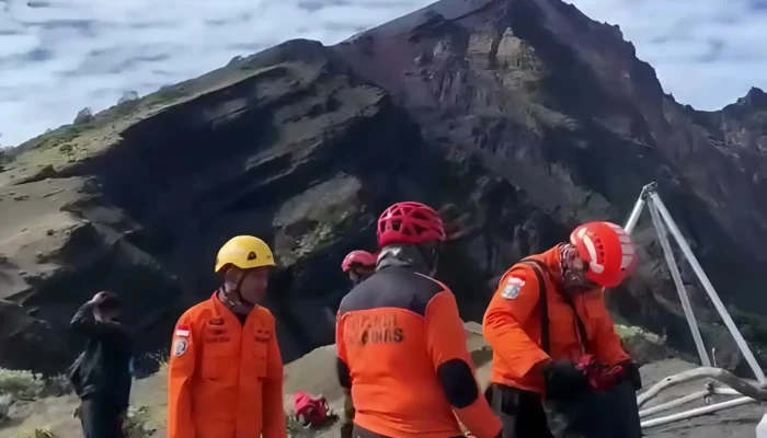 Wisatawan Brasil Terjatuh di Gunung Rinjani, Evakuasi Terkendala Cuaca