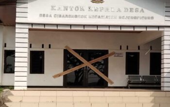 2 Bulan Kantor Desa Cibarengkok Cianjur Disegel, Distribusi Bansos Terancam Terganggu