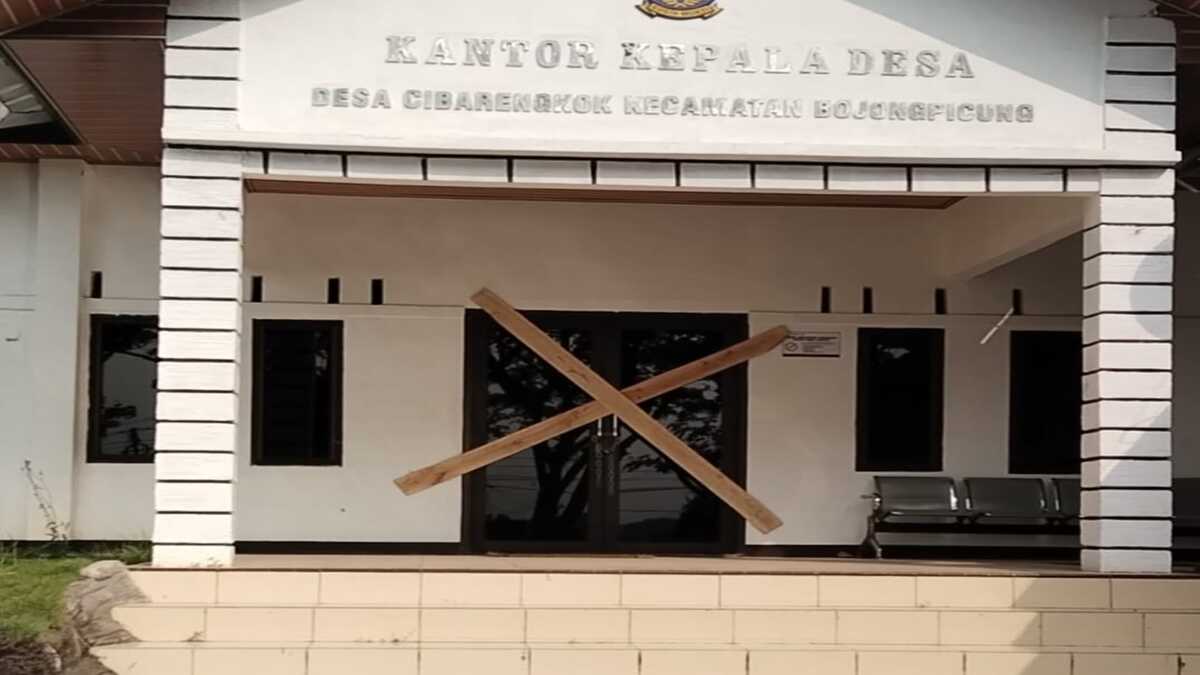 2 Bulan Kantor Desa Cibarengkok Cianjur Disegel, Distribusi Bansos Terancam Terganggu