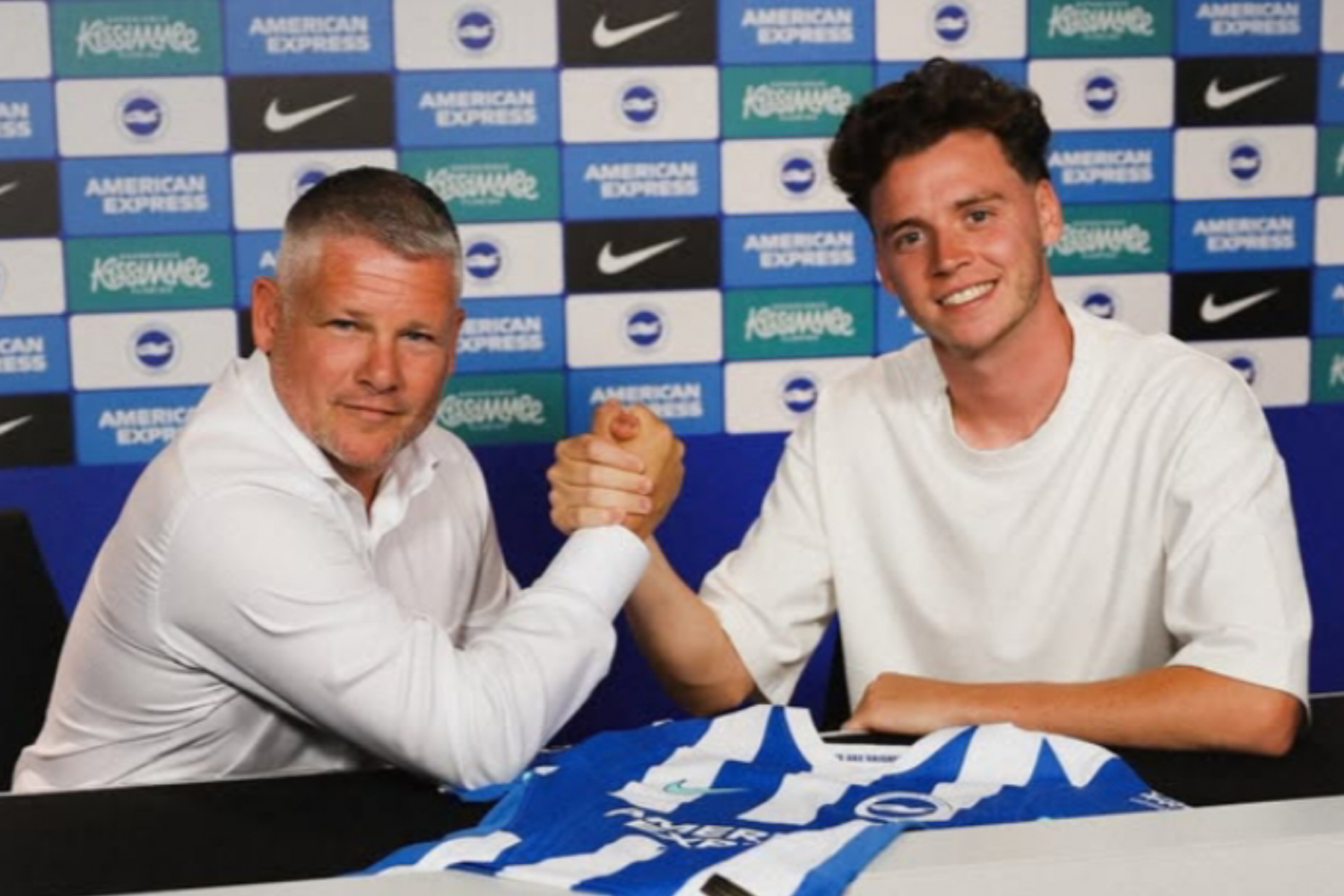 Brighton Resmi Datangkan Maxim De Cuyper