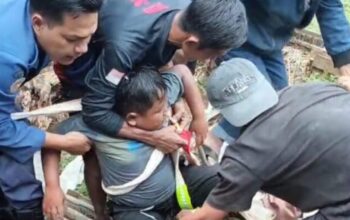 Damkar Posko VI Sagaranten Kabupaten Sukabumi Berhasil Selamatkan Bocah Kedalam Sumur