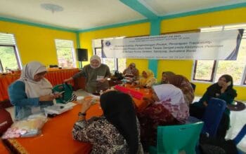 ITB Latih Peternak Sijunjung Kembangkan Madu Premium Bebas Sengat