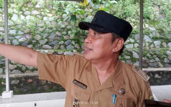 Kades Sebut TPT Perusahaan Menjadi Penyebab Rumah Warga Tertimbun Bebatuan di Wanaherang Bogor