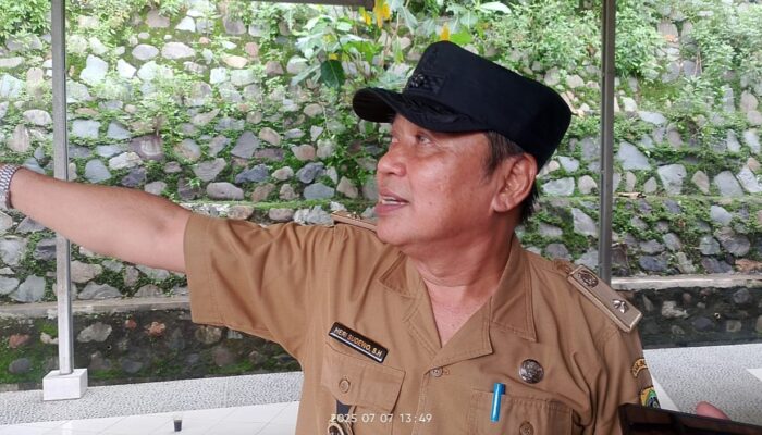 Kades Sebut TPT Perusahaan Menjadi Penyebab Rumah Warga Tertimbun Bebatuan di Wanaherang Bogor