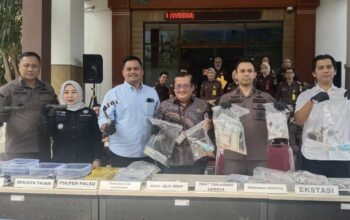 Kejari Jakpus Musnahkan Barang Bukti 79 Perkara Pidana Umum