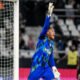 Red Devils Berburu Kiper Baru! John Victor Siap Ke Old Trafford?