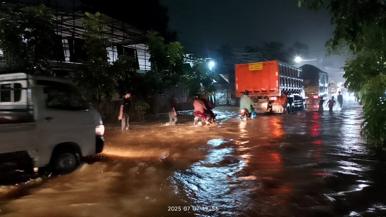 Ruas Jl. Tlajung Udik Kabupaten Bogor Selalu Banjir, Masyarakat Sentil Pemerintah 'Pejabat Tutup Mata'