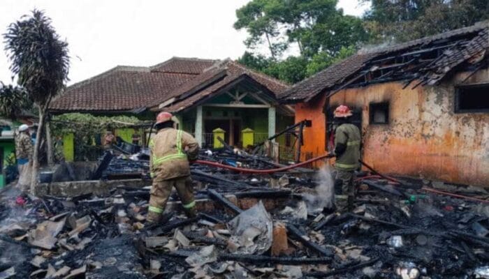 2 Rumah Warga Sukaraja Hangus Terbakar, Kerugian Capai Rp300 Juta