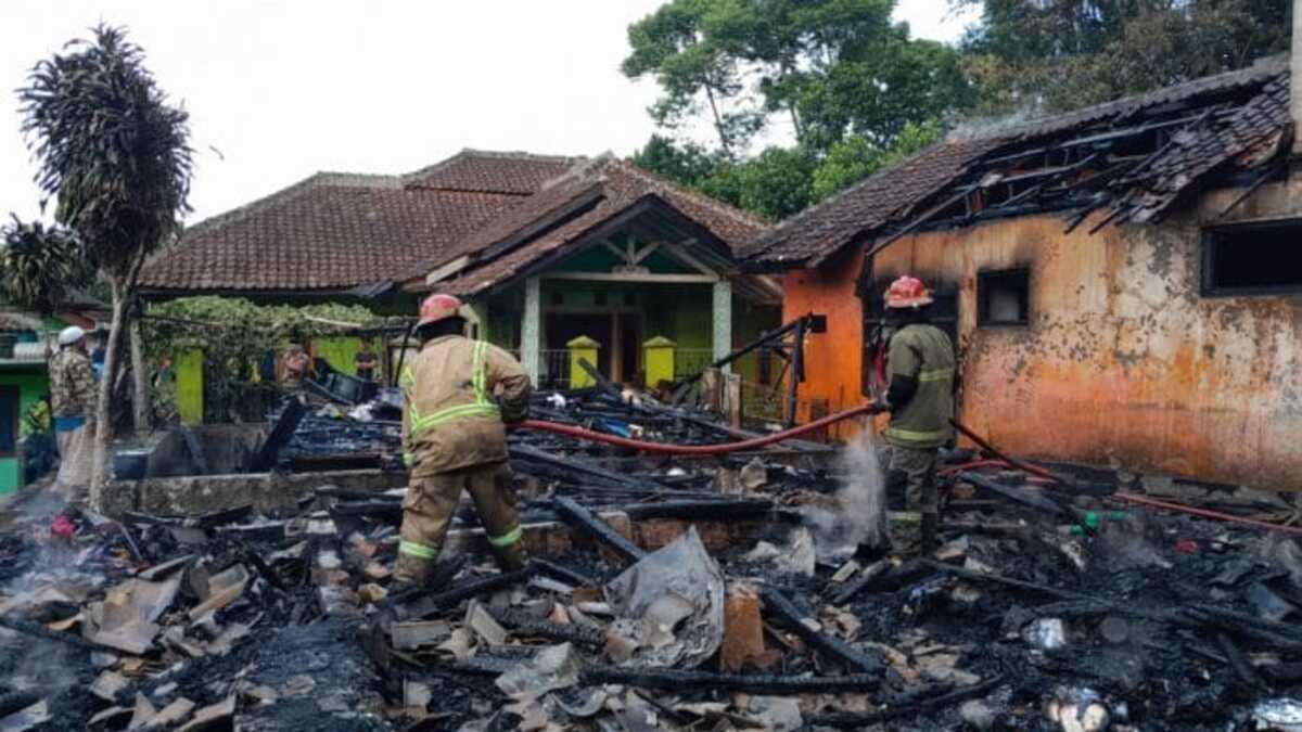 2 Rumah Warga Sukaraja Hangus Terbakar, Kerugian Capai Rp300 Juta