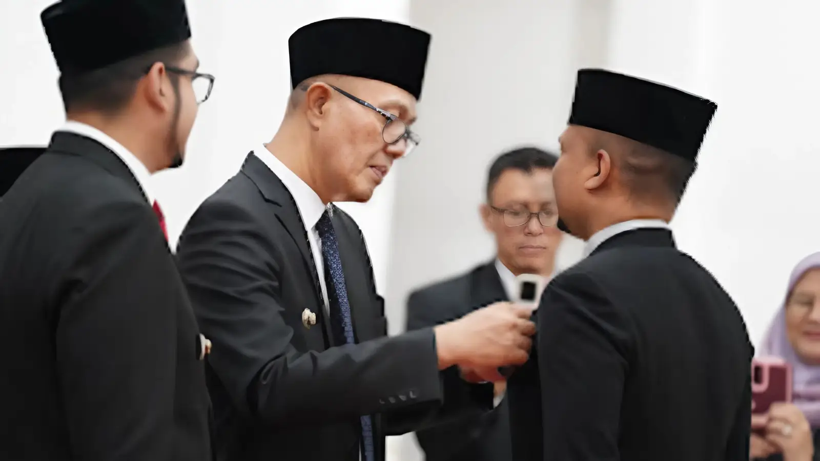 228 PNS Kota Sukabumi Diganjar Satyalancana