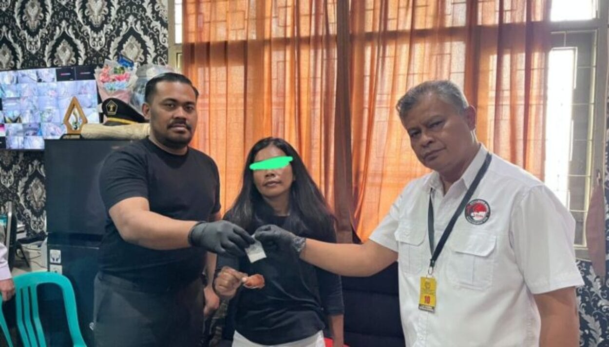 Amellya Safitri Berhasil Gagalkan Penyelundupan Narkoba, Kalapas Kelas IIB Sukabumi Budi Hardiono Apresiasi Jajarannya