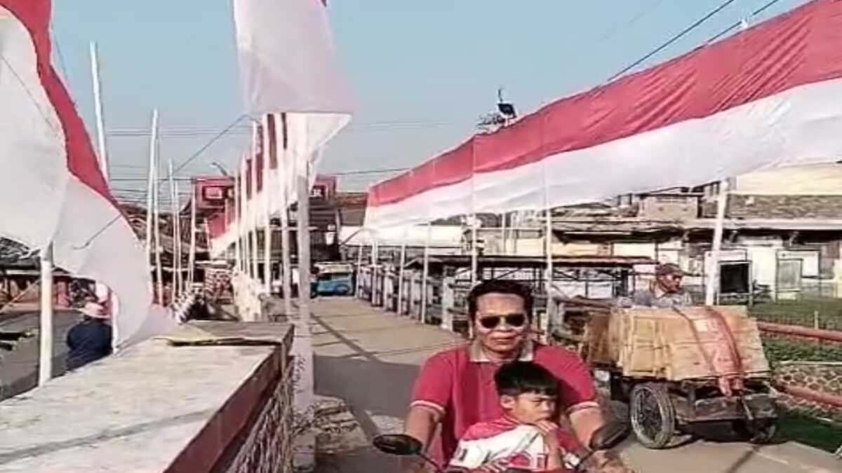 Bendera Merah Putih Sepanjang 680 Meter Kibarkan Semangat Warga Cianjur