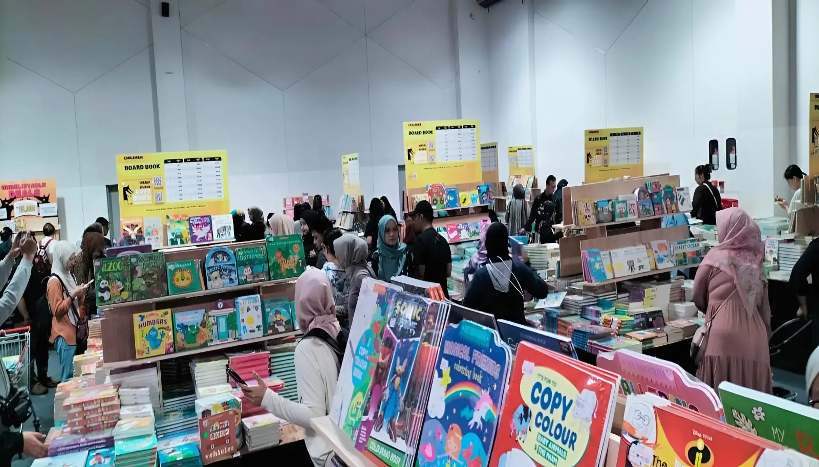 Big Bad Wolf Bandung 2025 Banjir Pengunjung
