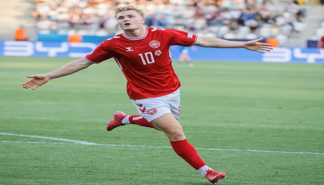 Conrad Harder Jadi Rebutan, AC Milan Terancam Kalah Cepat?