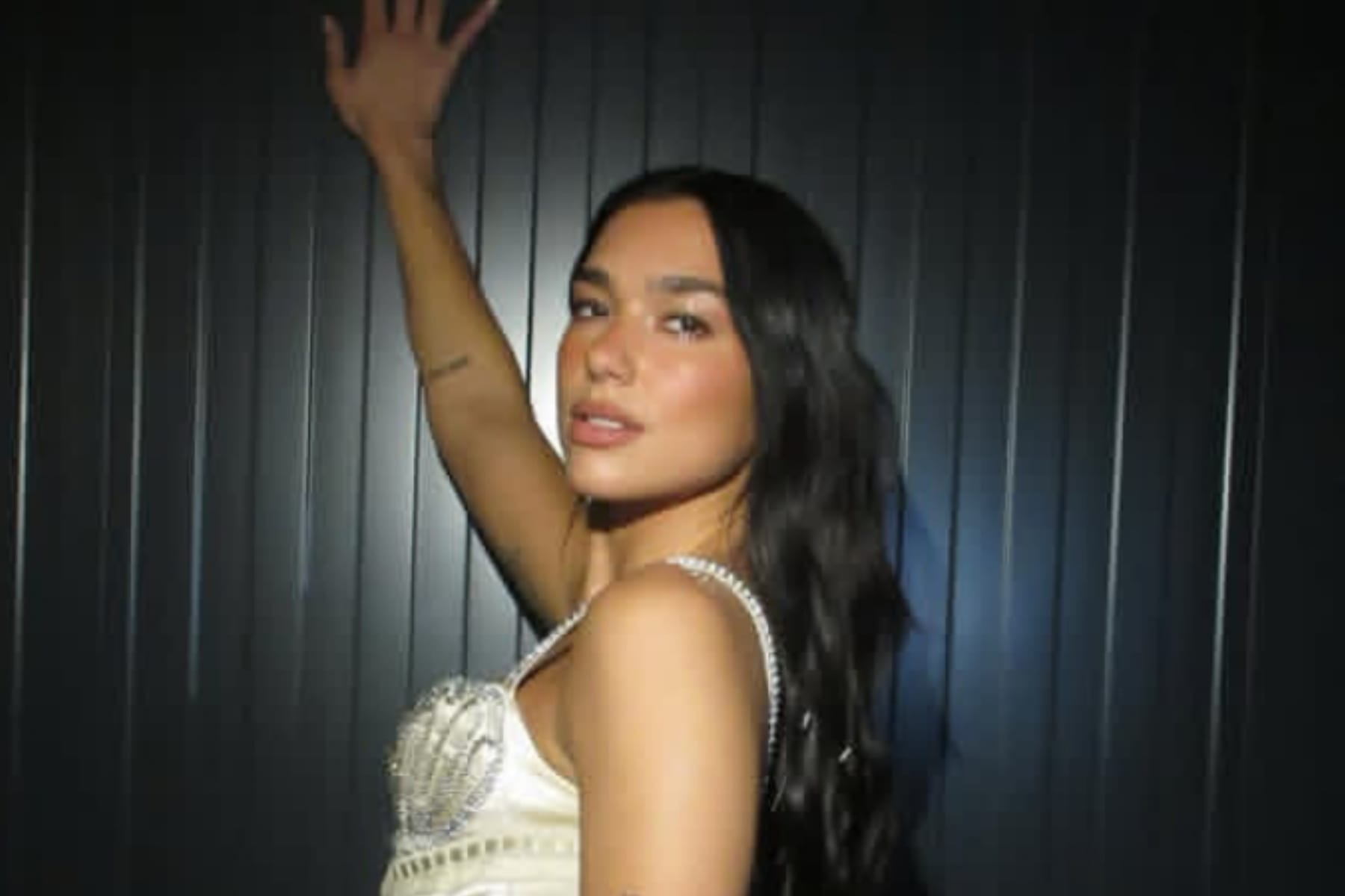 Dua Lipa Resmi Menyandang Kewarganegaraan Kosovo