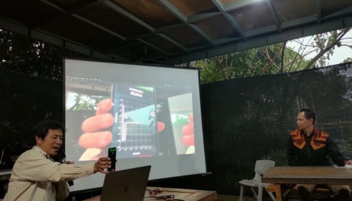 ITB Latih Guru di Depok Gunakan Sensor Smartphone untuk Eksperimen Fisika