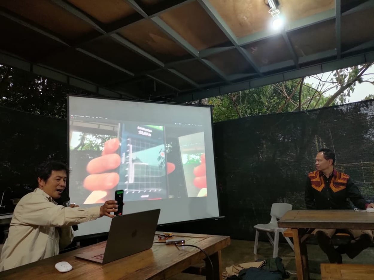 ITB Latih Guru di Depok Gunakan Sensor Smartphone untuk Eksperimen Fisika
