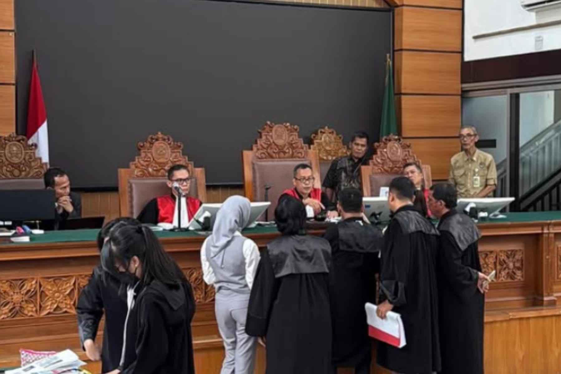 Main Mata dengan Jaksa dan Hakim? Reza Gladys: Saya Enggak Tahu