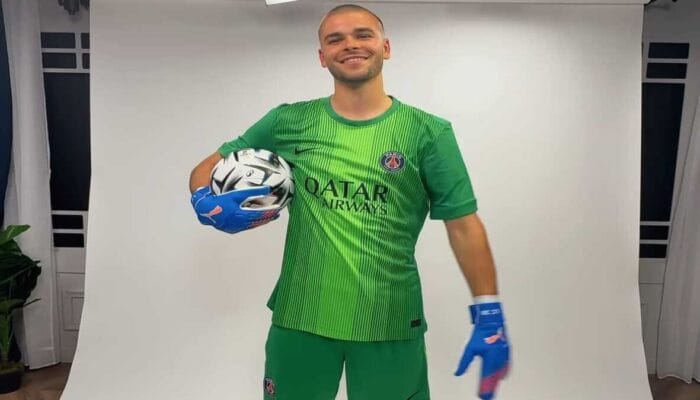 PSG Resmi Boyong Lucas Chevalier €40 Juta