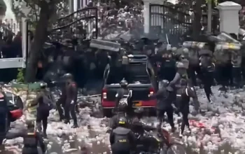 Pati Memanas! Warga Geruduk Kantor Bupati, Tuntut Sudewo Mundur