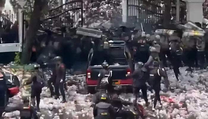Pati Memanas! Warga Geruduk Kantor Bupati, Tuntut Sudewo Mundur