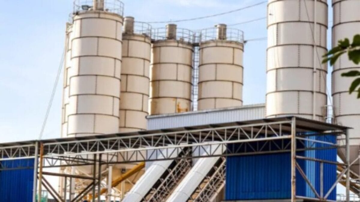 Perusahaan Batching Plant di Cikopo Diduga Belum Kantongi Ijin ?