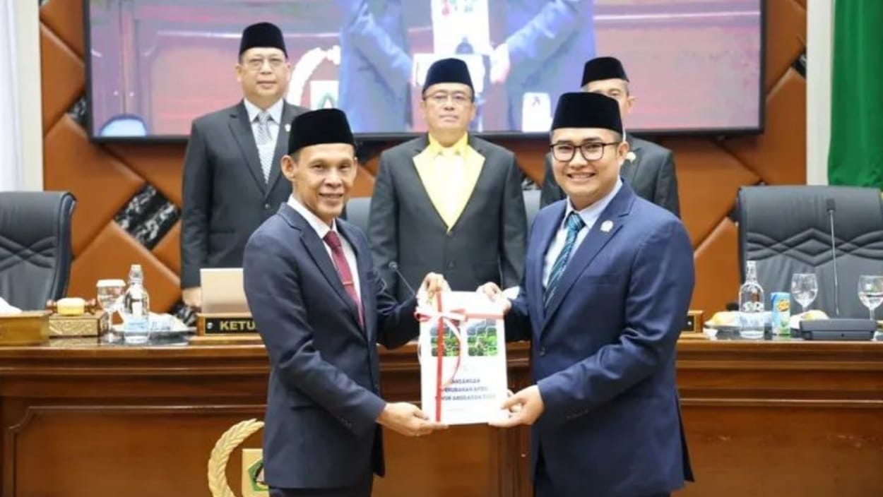 Rapat Paripurna DPRD Bahas Dua Agenda, Jaro Ade; Fokus Penyelarasan di Arahkan pada Program Prioritas Nasional dan Daerah 1 Rapat Paripurna DPRD Bahas Dua Agenda, Jaro Ade; Fokus Penyelarasan di Arahkan pada Program Prioritas Nasional dan Daerah