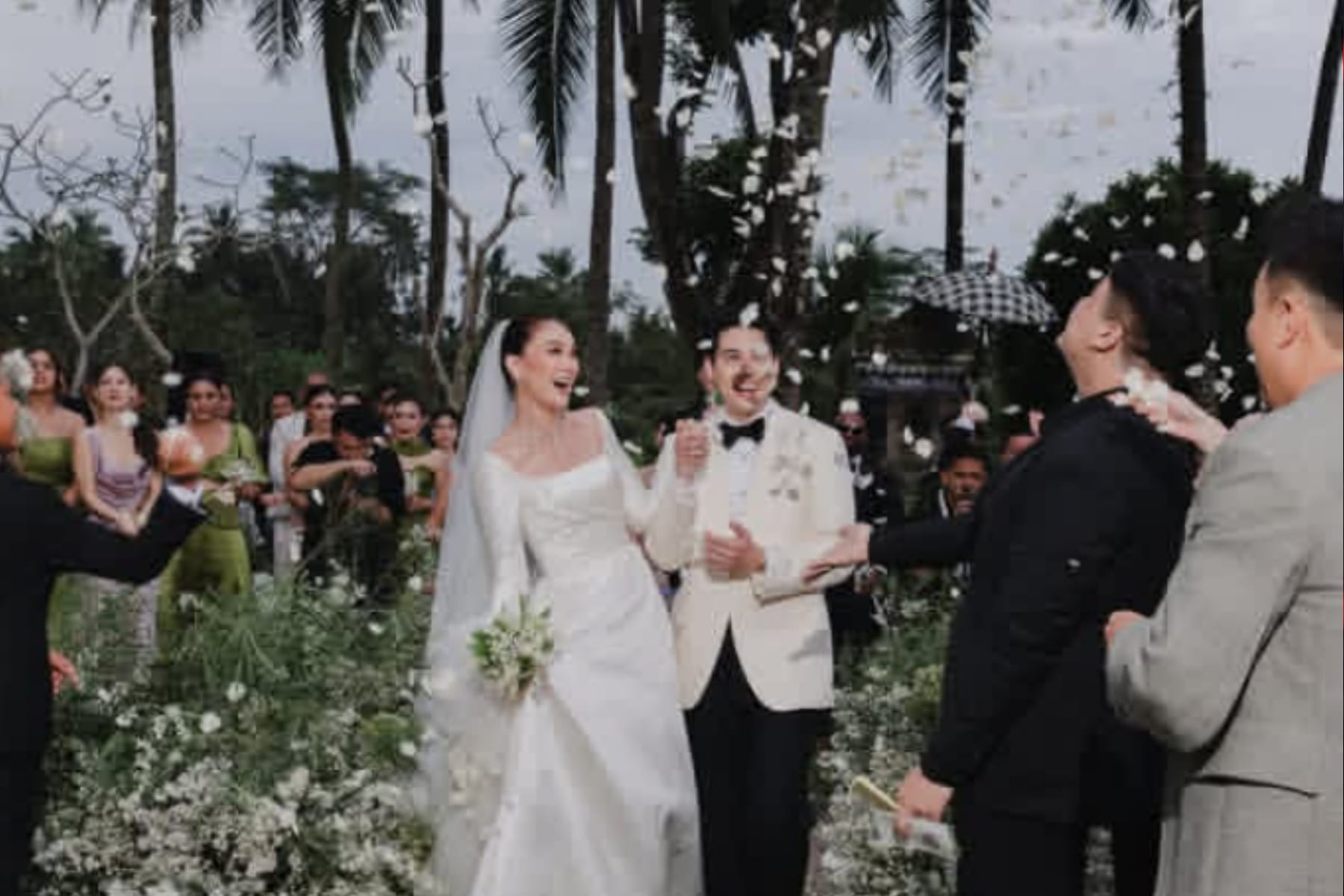 Resepsi Mewah Luna Maya & Maxime Bouttier di Four Seasons Jakarta 1 Resepsi Mewah Luna Maya & Maxime Bouttier di Four Seasons Jakarta