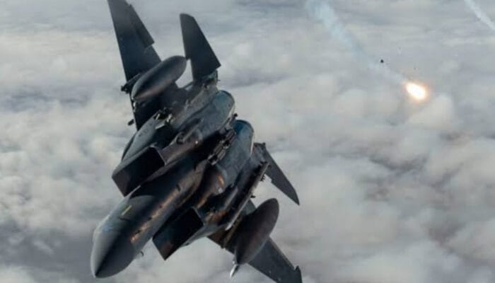 Roda Hilang, F-15E AS Mendarat Darurat di Okinawa