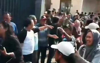 Rumah Ahmad Sahroni Digeruduk Massa