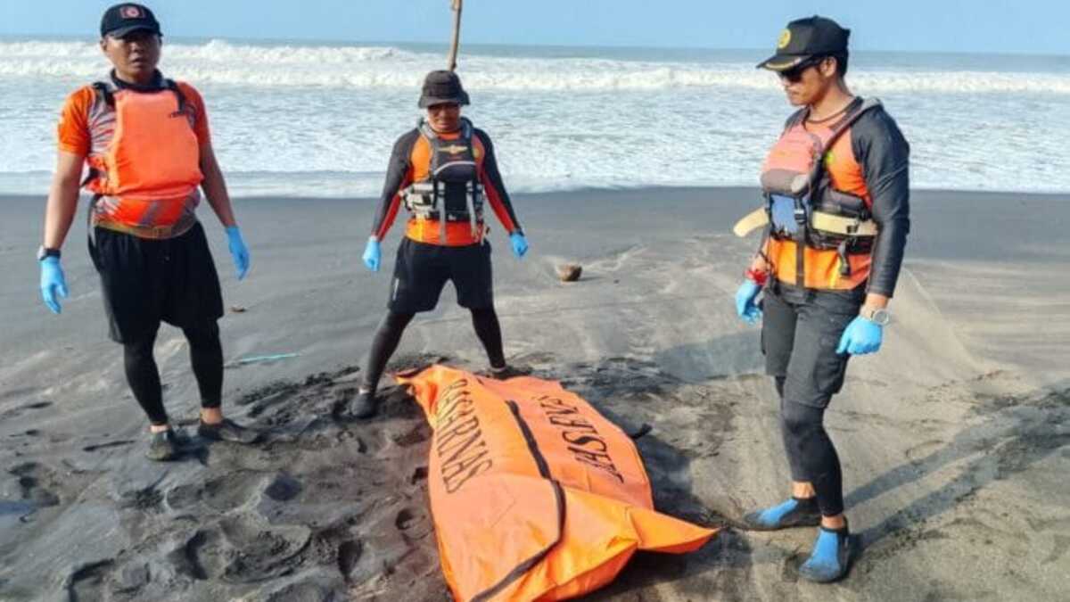 Tim SAR Gabungan Akhirnya Temukan Korban Laka Laut Dalam Kondisi Meninggal Dunia