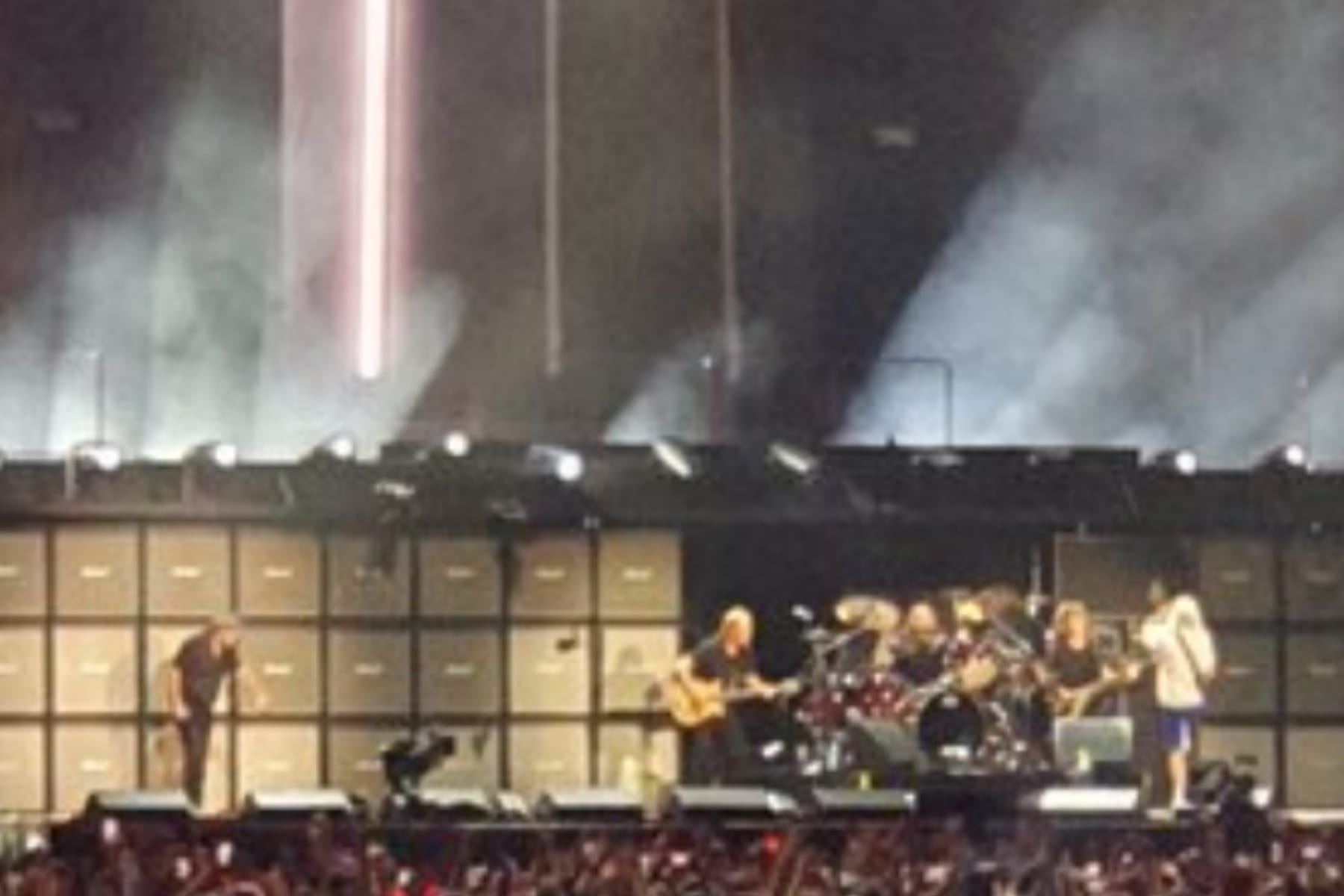 Tragedi di Wembley: Penonton Terjatuh dan Meninggal Saat Konser Oasis