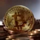Bitcoin Rontok, Pasar Kripto Kehilangan Ratusan Miliar Dolar