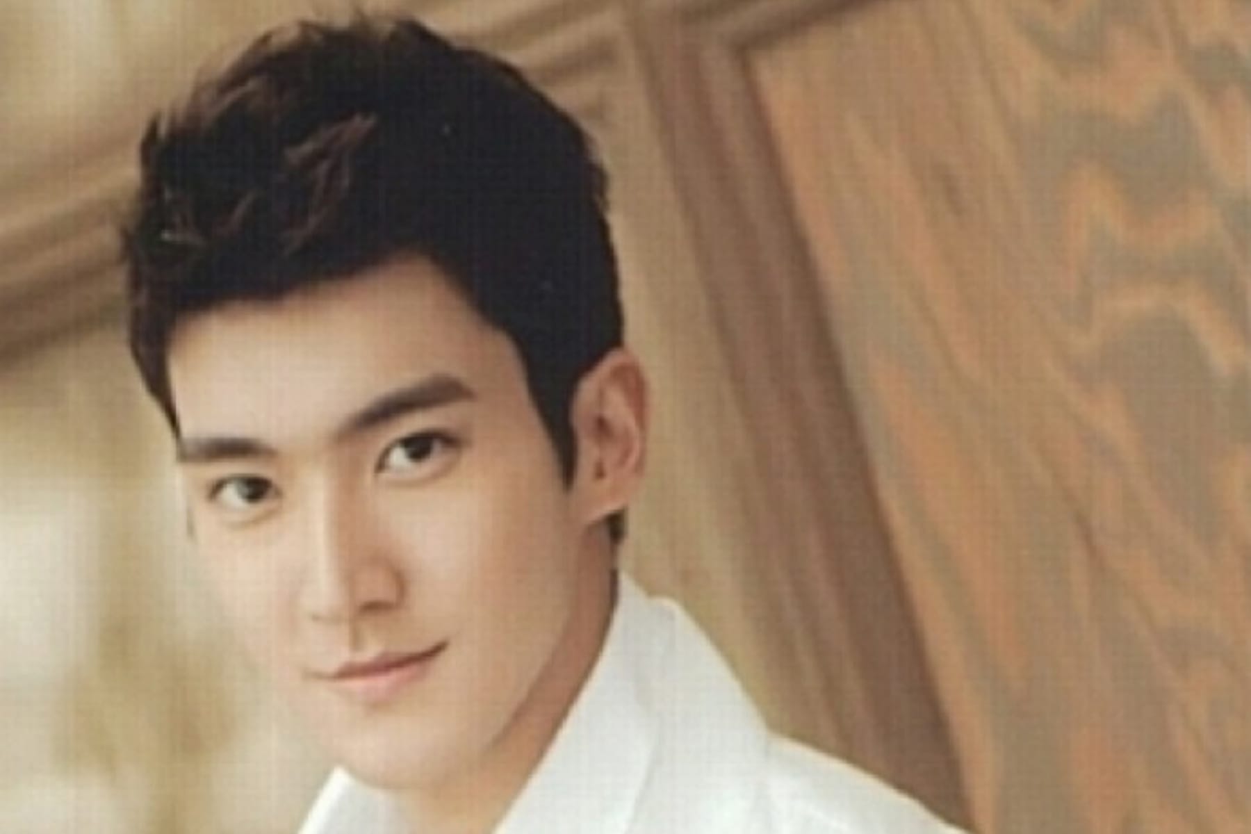 Choi Siwon Buka Suara: Klarifikasi di Balik Penghormatan Kontroversialnya