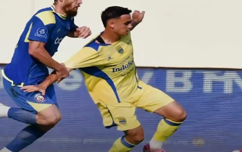 Gol Menit Akhir! Persib Bungkam Arema 2-1