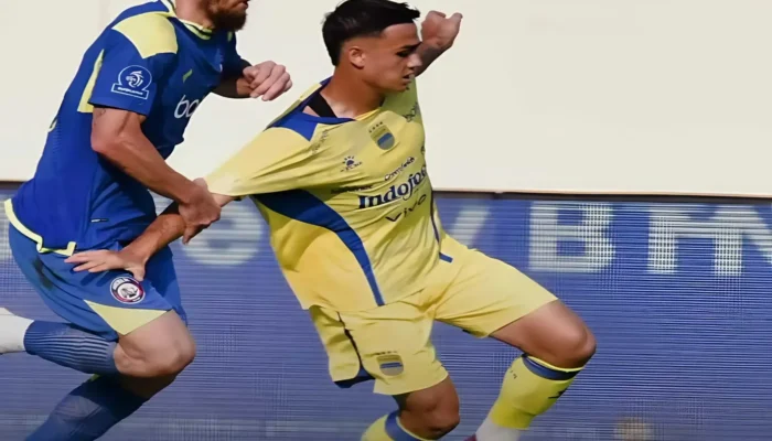Gol Menit Akhir! Persib Bungkam Arema 2-1
