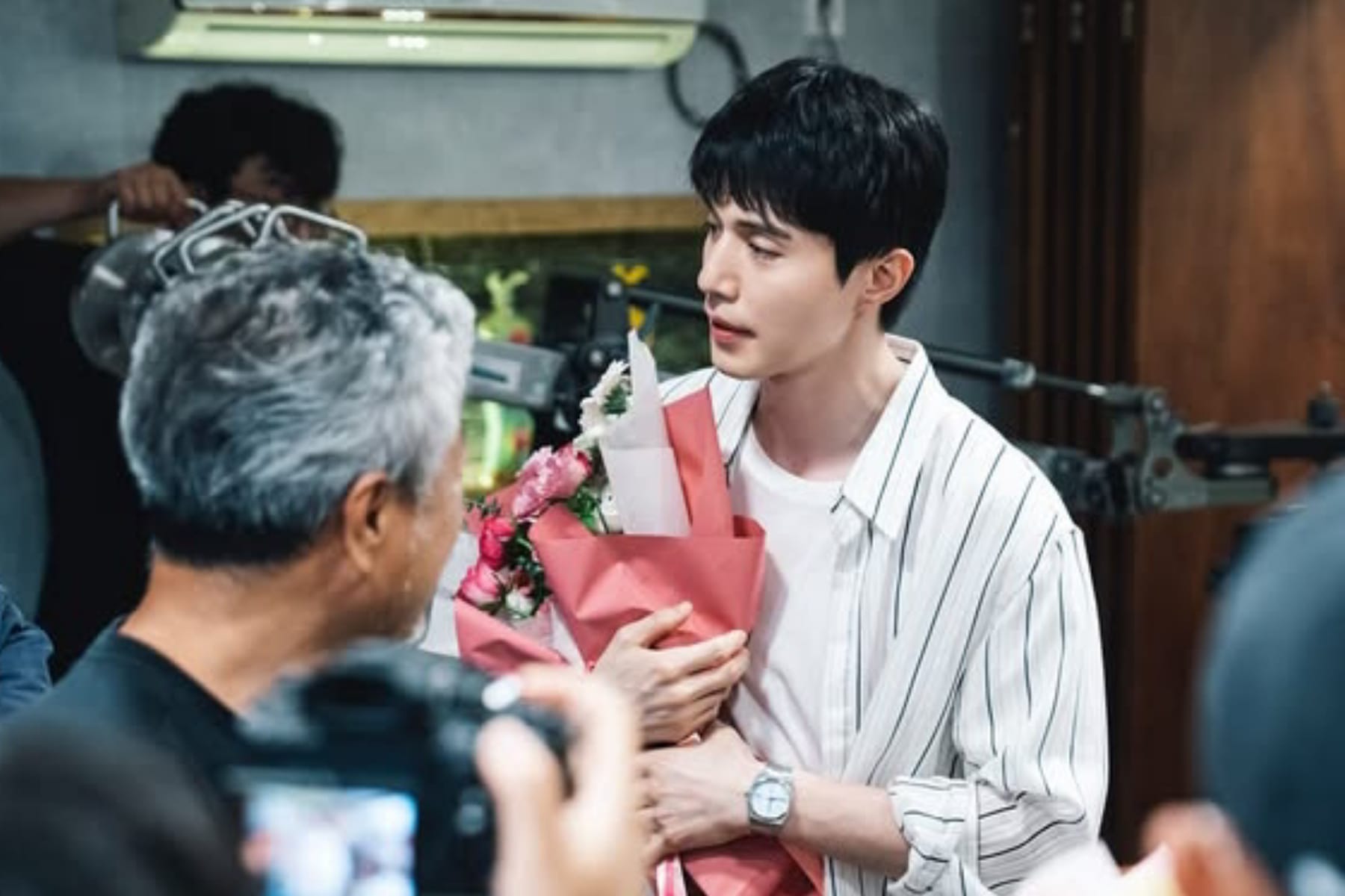 Lee Dong-wook Rilis Emotikon Baru “WOOKDONG 2” yang Menggemaskan