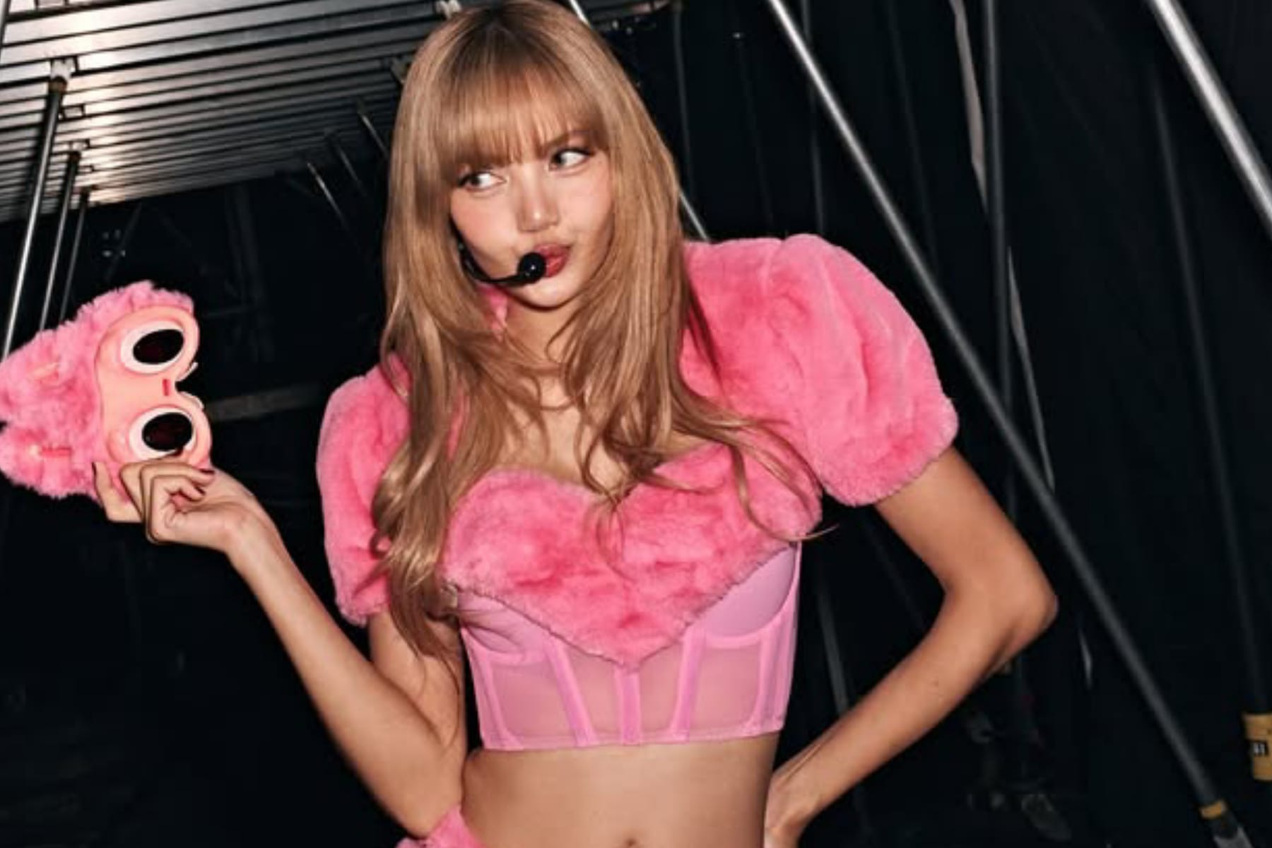 Lisa Blackpink Dapat Hadiah Labubu Eksklusif dari Kasing Lung
