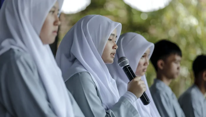 Patungan Rp500, Siswa SMAN 1 Padalarang KBB Umrahkan Guru