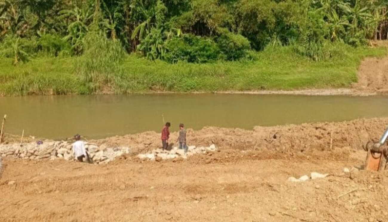Pembangunan Perum Alam Cikadu di Bantaran Sungai Cikao Purwakarta Jadi Sorotan