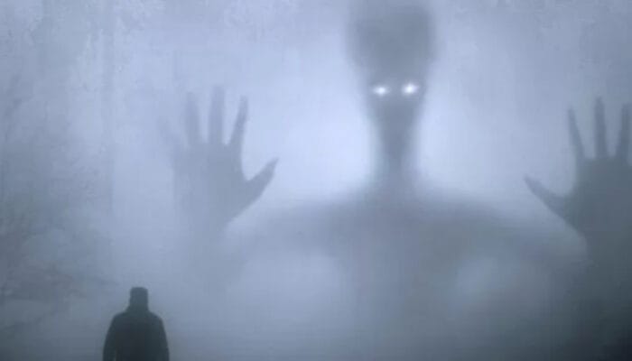 Pocong: Mengungkap Misteri Hantu Terbungkus Kafan yang Melegenda