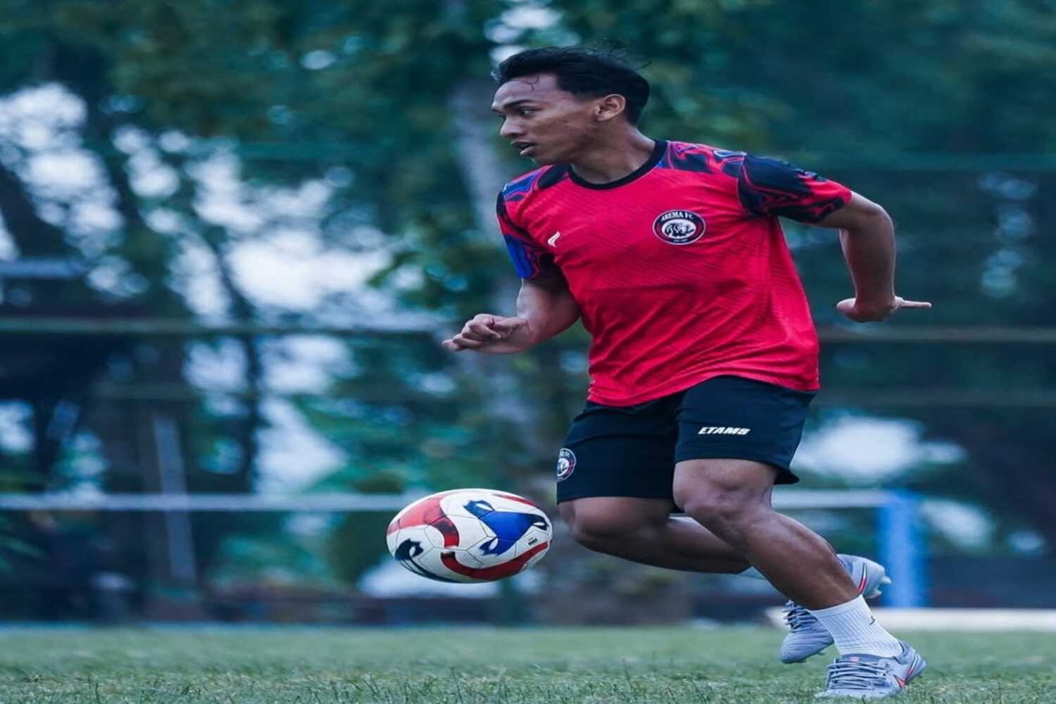 Prediksi Persib vs Arema: Duel Ketat di BRI Liga 1, Siapa Unggul?