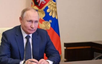 Putin Dorong Modernisasi Mesin Roket untuk Dominasi Pasar Antariksa