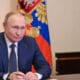 Putin Dorong Modernisasi Mesin Roket untuk Dominasi Pasar Antariksa
