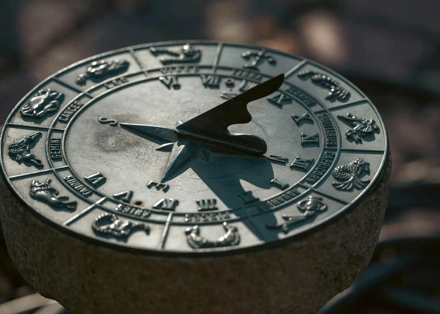 Ramalan Zodiak Senin 29 September 2025 Fokus Karier, Waspadai Emosi